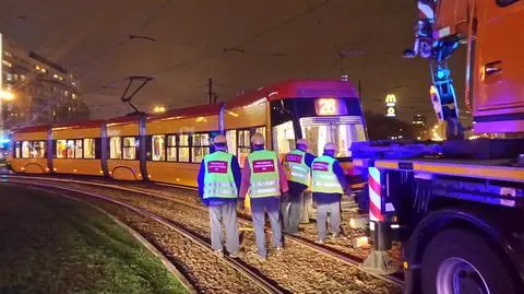 Zderzenie tramwajów. Wykolejony jeden ze składów 