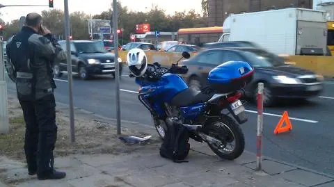 Wisłostrada: zderzenie 3 samochodów i motocyklisty
