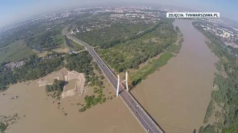 Dron nad Wisłą. Sfilmował wysoką falę