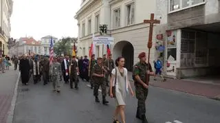 Pielgrzymi idą na Jasną Górę