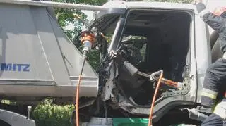 Zderzenie dwóch ciężarówek na Radzymińskiej