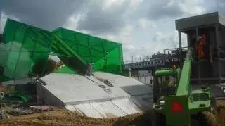 Zielone daszki na stacji Stadion Narodowy