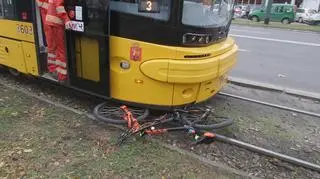 Rowerzysta wjechał pod tramwaj