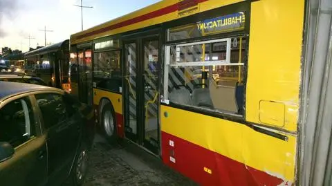 Zderzenie dwóch autobusów. Jedna osoba ranna