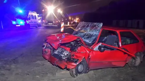 Czołowe zderzenie z busem. Czworo rannych, w tym dwoje dzieci