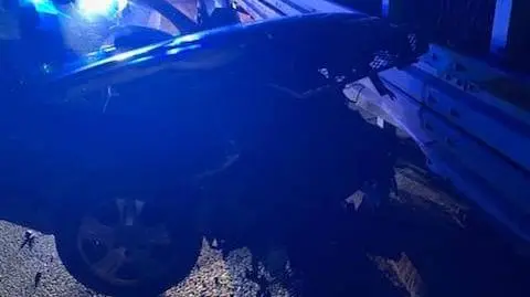 Ruszył, gdy tylko właściciel wysiadł po jeździe próbnej. Uciekał z otwartymi drzwiami, zderzył się z kombajnem