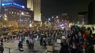 Protestujący na placu Powstańców Warszawy