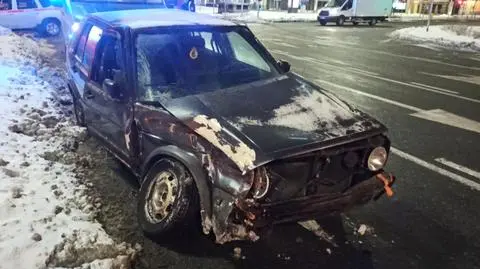 Czołowe zderzenie z udziałem autobusu. Policja: kierowca auta miał półtora promila