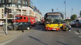 Zderzenie autobusu i osobówki