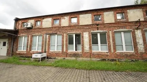 Produkował szpulki, przetrwał wojnę, w powstaniu był punktem sanitarnym