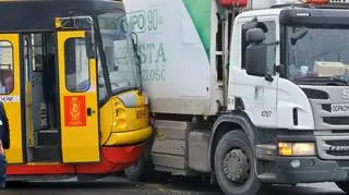 Zderzenie tramwaju i śmieciarki