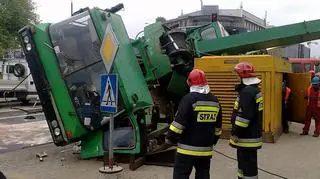 Wypadek dźwigu na Powązkowskiej / fot. Lech Marcinczak. tvnwarszawa.pl