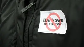 Frankowicze przed pałacem