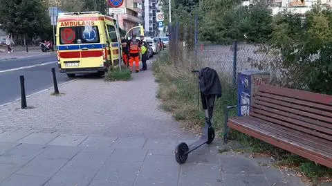 Rowerzysta zderzył się z osobą na hulajnodze. Oboje w szpitalu