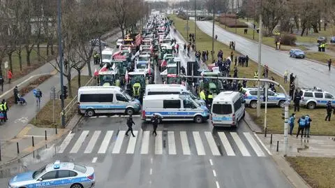 Protest rolników. Najpierw kolumna ciągników, potem przemarsz przez centrum