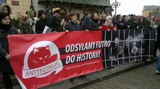 Protestuje ponad 100 osób