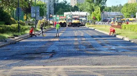 Zamknęli ważne skrzyżowanie na Bielanach. Wymiana nawierzchni