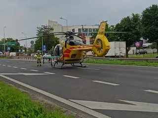 Zderzenie samochodu osobowego z ciężarówką pod Warszawą