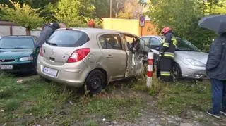 Zderzenie tramwaju i samochodu osobowego