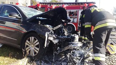 Al. Niepodległości stanęła. 2 osoby ranne w wypadku