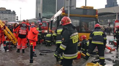 Autobus wjechał w ludzi przy Dworcu Centralnym