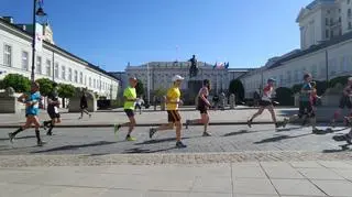 Biegacze na trasie Orlen Warsaw Marathon