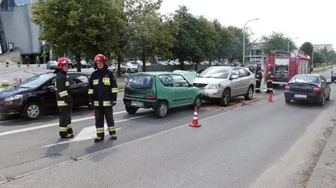 Czołowe zderzenie na Mokotowie. "Pomyliła pasy"
