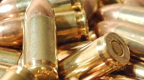 Miał lecieć do Paryża. Z powodu zawartości torby musiał zmienić plany