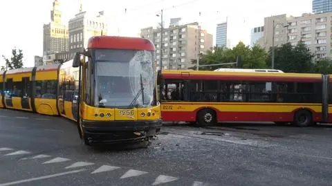 Autobus uderzył w tramwaj. Kopia wypadku ze środy