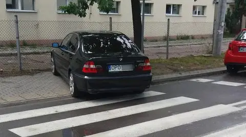 Nie ma to jak BMW na zebrze. "Miszcz parkowania"