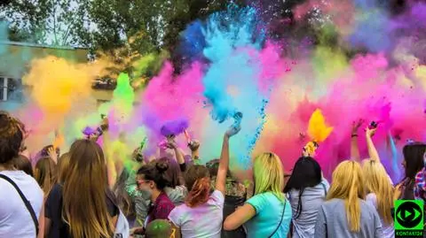 W chmurze kolorowego pyłu. Z tej imprezy nikt nie wrócił czysty