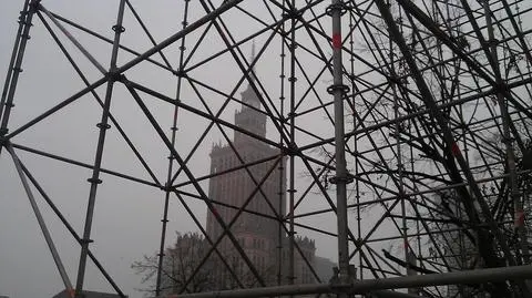 Nielegalne rusztowanie znów stoi w centrum