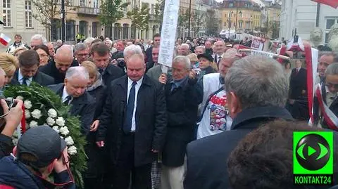Prezes PiS przed Pałacem Prezydenckim