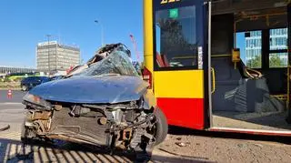 Zderzenie auta osobowego i autobusu przy Dworcu Zachodnim