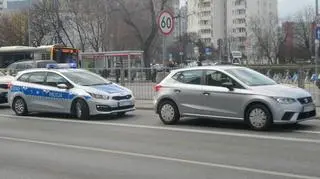 Mężczyzna porzucił auto na Radzymińskiej 150