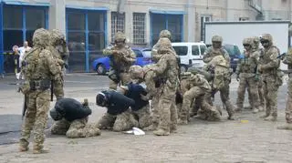 Ćwiczenia antyterrorystów