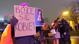 "Bunt Młodych" przed Pałacem Kultury