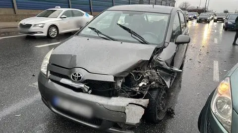 S8 stała w obu kierunkach. Przez dwie kolizje