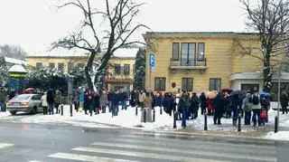 Ewakuowani pracownicy ZTM
fot. TVN Warszawa/Lech Marcinczak