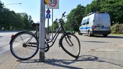 Zderzenie samochodu z rowerzystką. "Sprawca oddalił się"