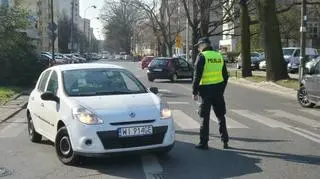 Policja blokuje wjazd na trasę biegu