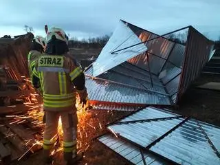 Zawalony garaż w okolicy Ożarowa Mazowieckiego 