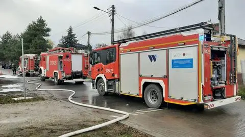 Pożar domu w Wawrze. Jedna osoba ewakuowana 