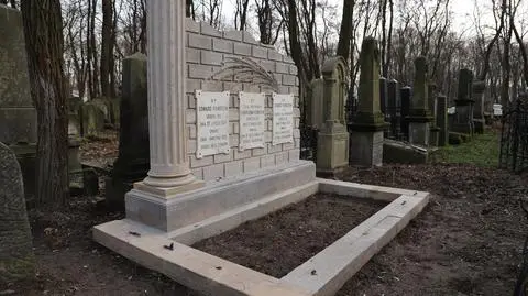 Odsłaniają i remontują nagrobki na cmentarzu żydowskim