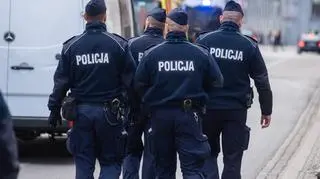 Funkcjonariusze policji (zdjęcie ilustracyjne)