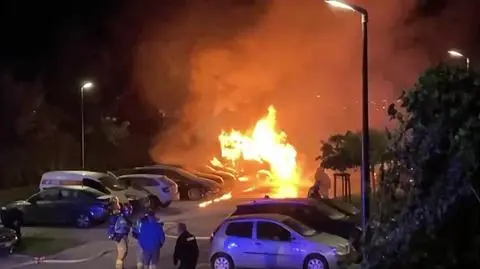 Karetka płonęła na Bemowie 