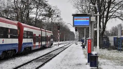 Kiedy przyjedzie pociąg? Nowe tablice informacyjne na peronach     