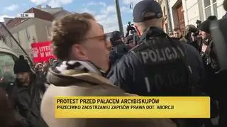 Protest przed Pałacem Arcybiskupów