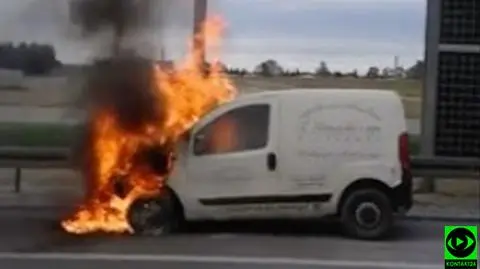 Auto spłonęło na autostradzie