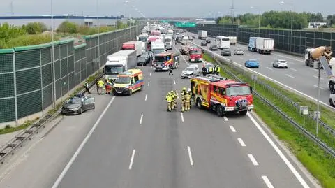 Zderzenie trzech samochodów na A2. Autostrada była zablokowana